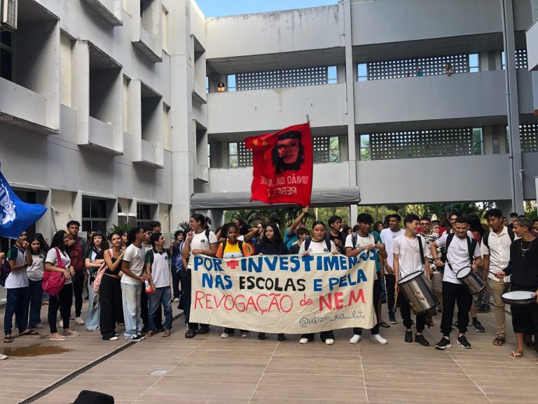 Estrutura escolas. VOLTA ÀS AULAS. Alunos sofrem com escolas sucateadas. Foto: UEMS