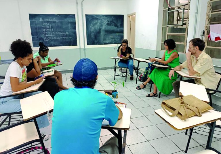 EDUCAÇÃO. Escola forma famílias que não tiveram chance. Foto: MLB/MG