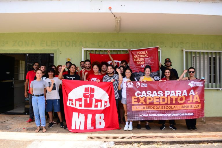 FORMAÇÃO. Alunos da Escola Eliana Silva em Brasília. Foto: MLB/DF