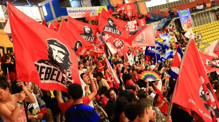 Oposição defende UBES na luta anti-imperialista e antifascista no terceiro dia de Congresso