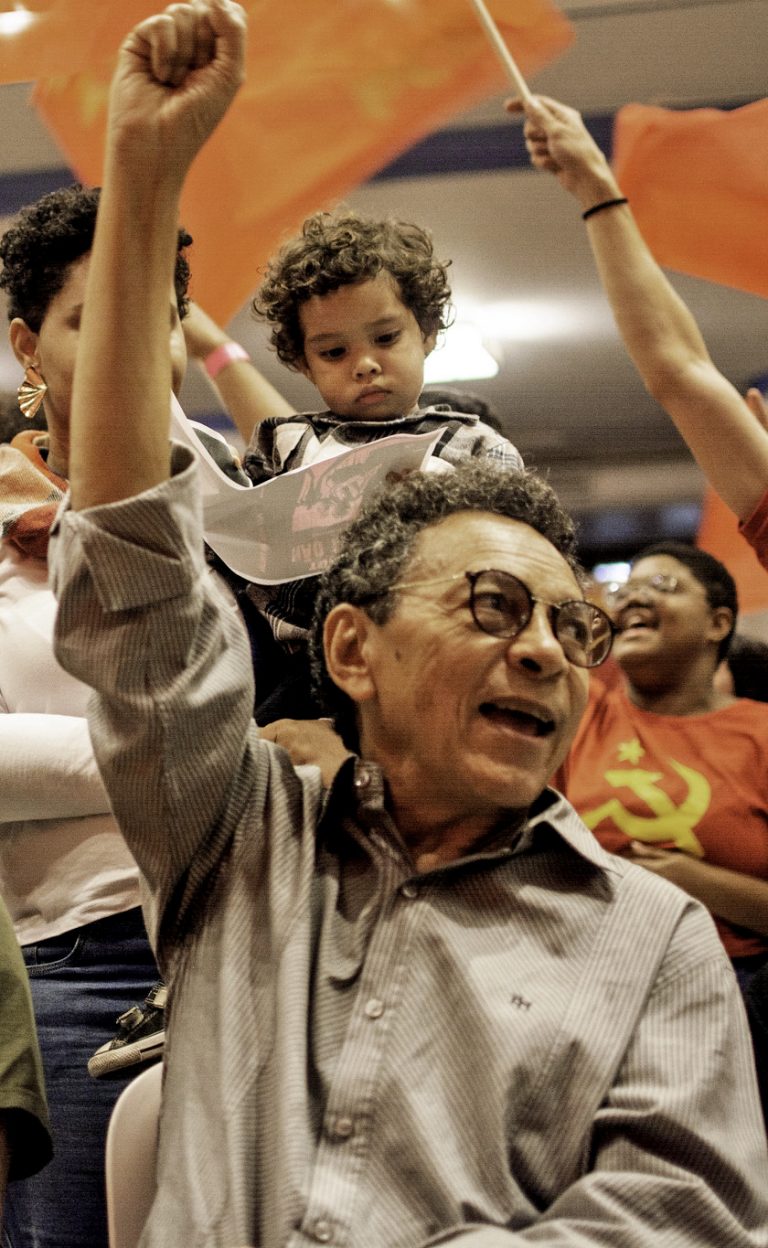 Cajá contra a hiena