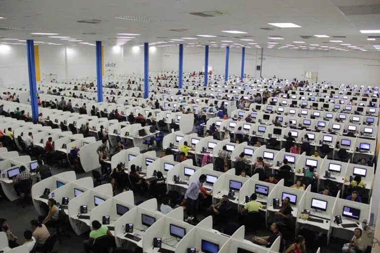 CALL CENTER. TELEMARKETING. Operadores explorados e adoecidos Foto: ATS
