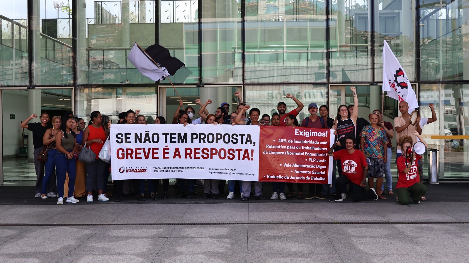 Trabalhadoras da limpeza entram em greve por melhores condições de trabalho (Foto: Jornal A Verdade)